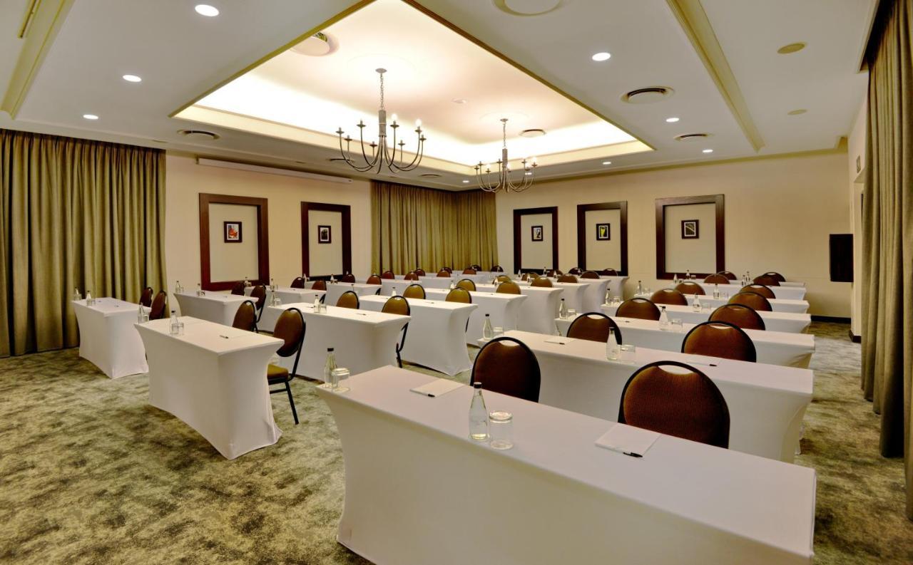 The Centurion Hotel エクステリア 写真