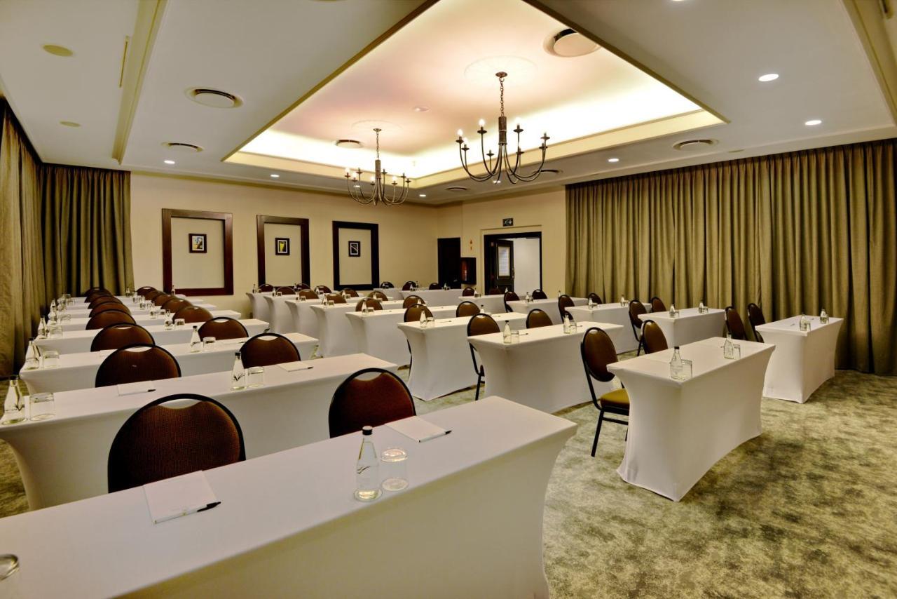 The Centurion Hotel エクステリア 写真