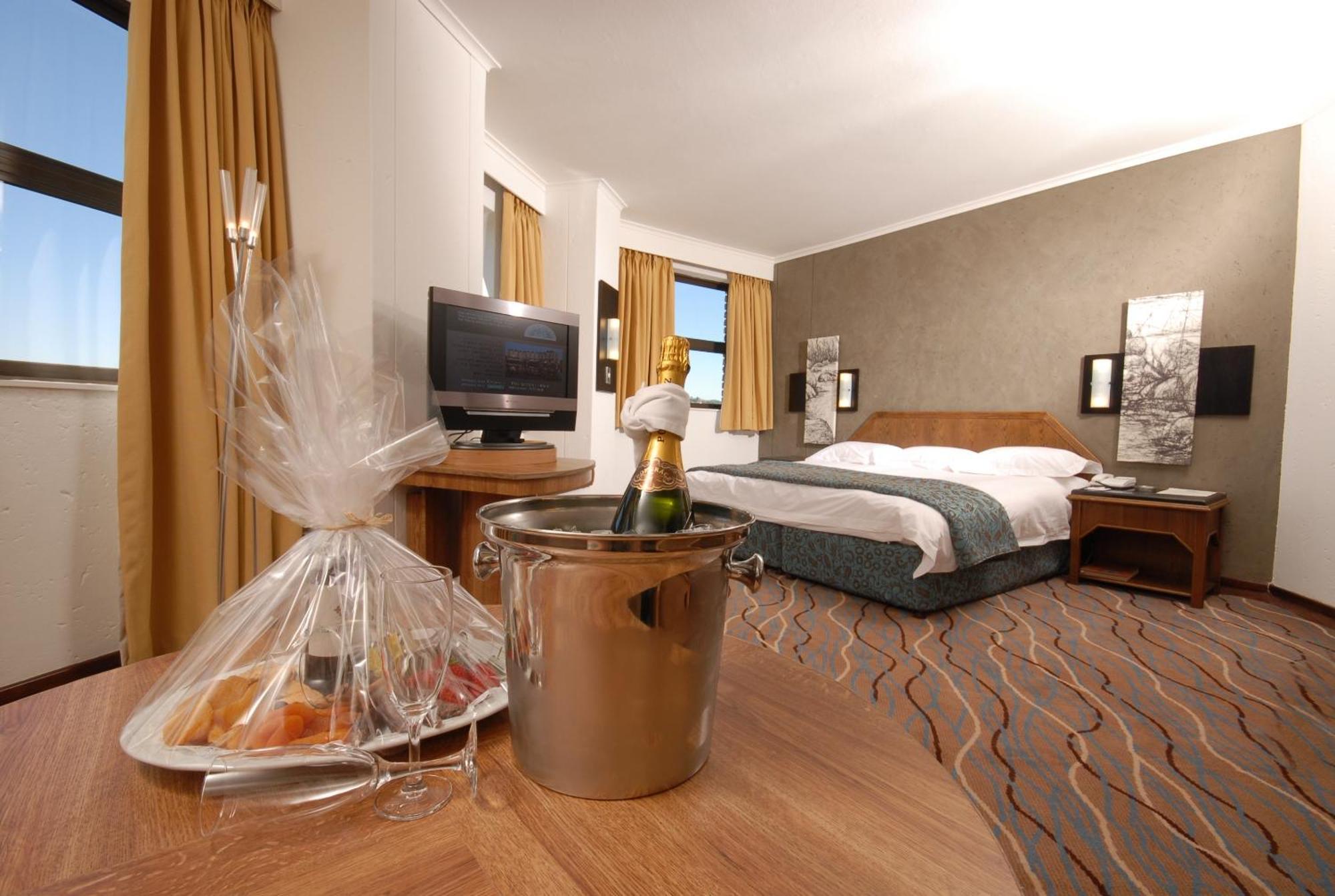 The Centurion Hotel エクステリア 写真