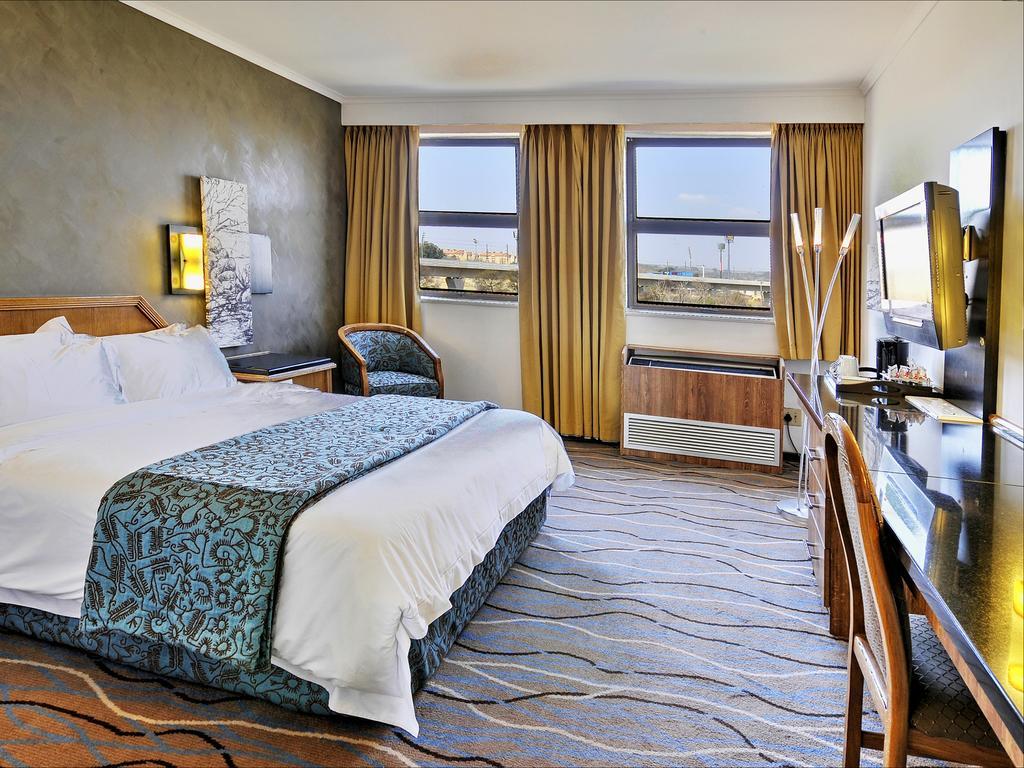 The Centurion Hotel エクステリア 写真
