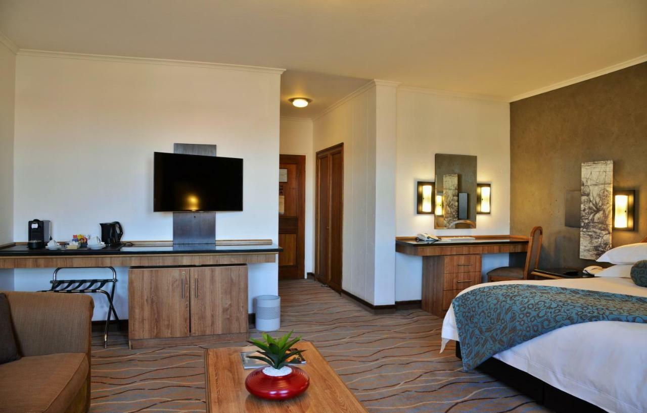 The Centurion Hotel エクステリア 写真