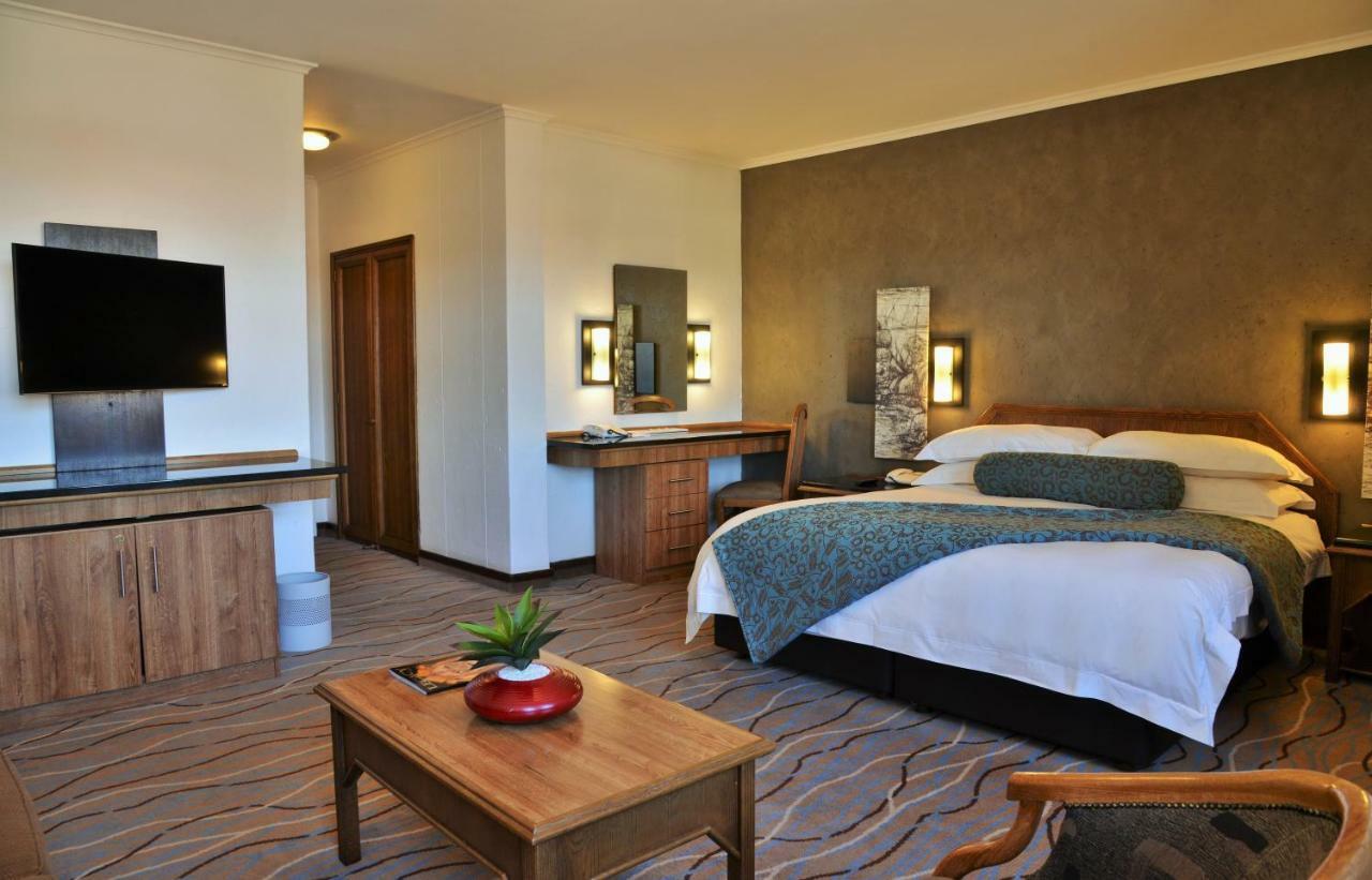 The Centurion Hotel エクステリア 写真