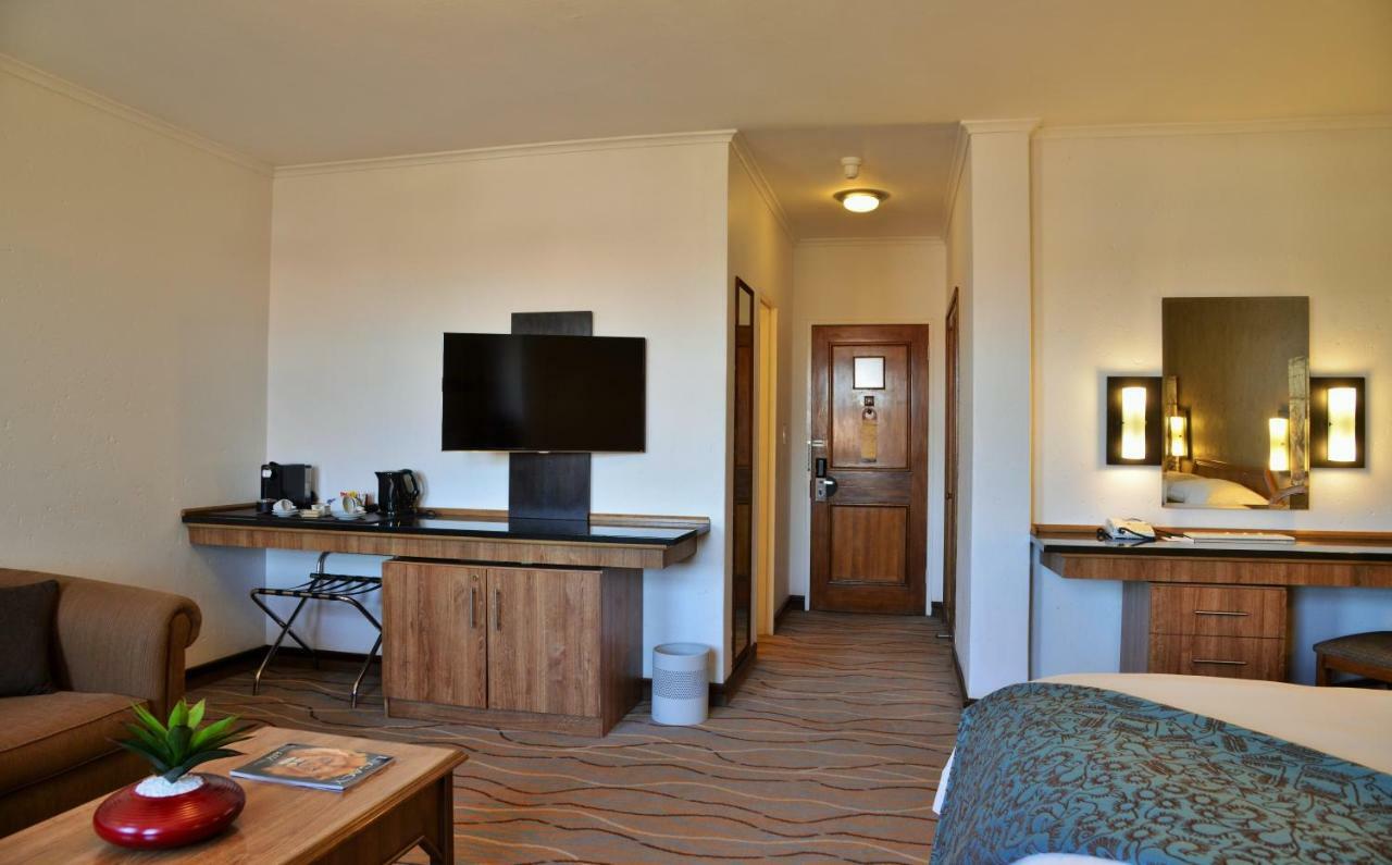 The Centurion Hotel エクステリア 写真