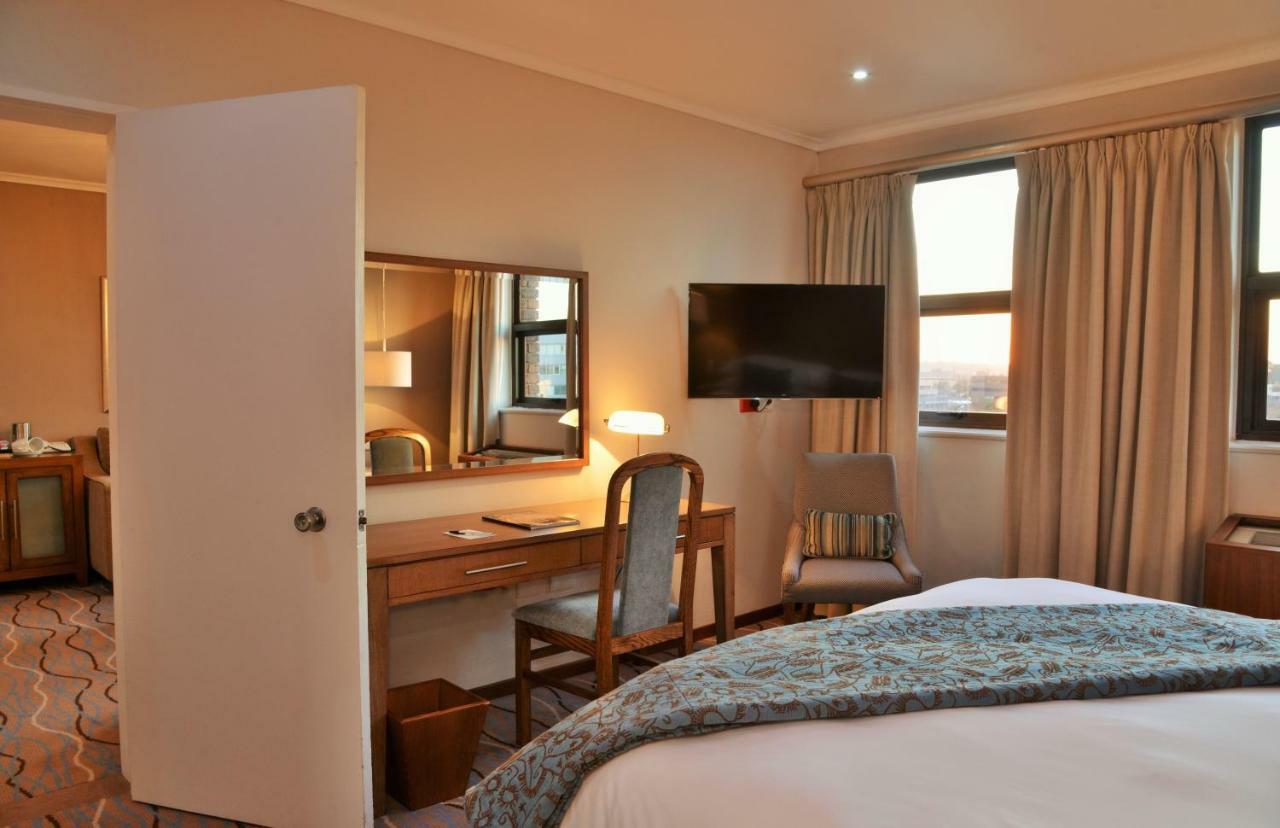 The Centurion Hotel エクステリア 写真